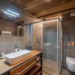 à Avec Sauna Et Jacuzzi - Fr-1-343-253 Chalet *